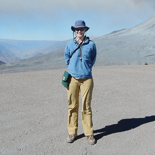 Heather Wright ’99 stands in front of Ubinos, a volcano in Peru, during a period of explosive eruptions in 2015. 