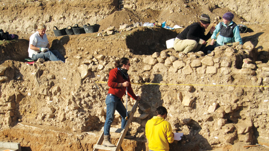 dig site with students