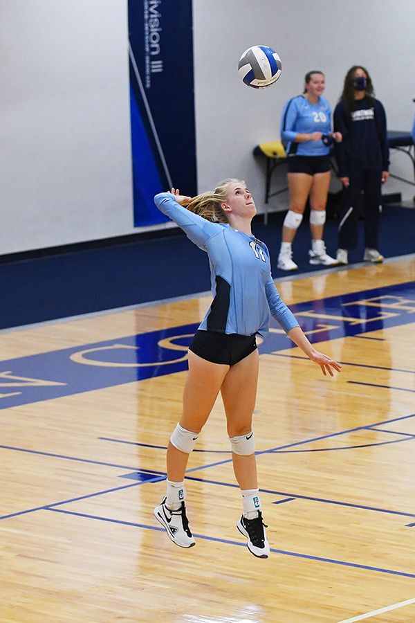A Whitman Women’s volleyball player serving the ball