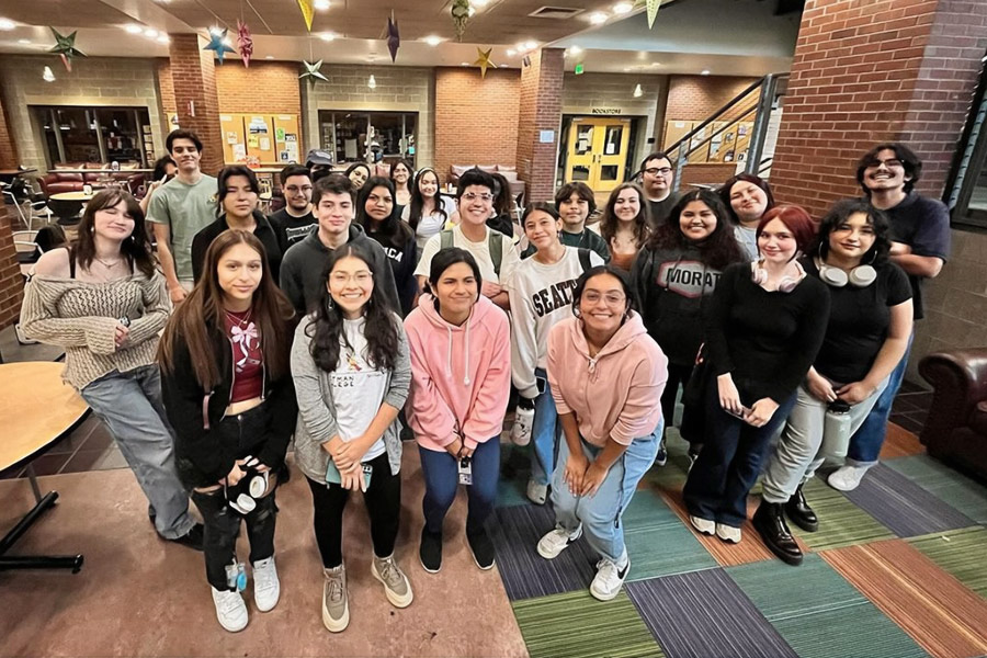 Group of Whitman College students posing for a picture.