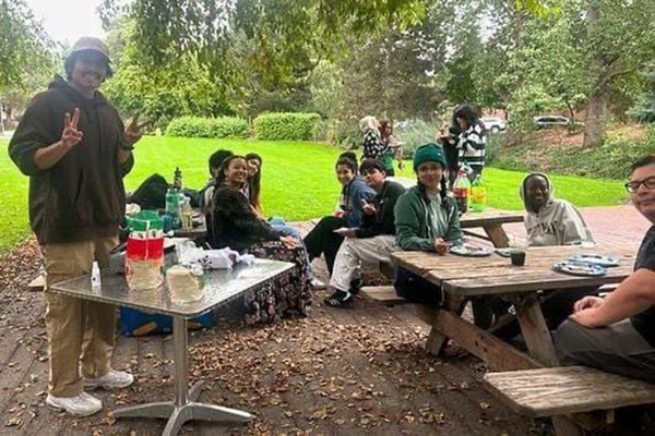 Whitman College students enjoying a picnic.